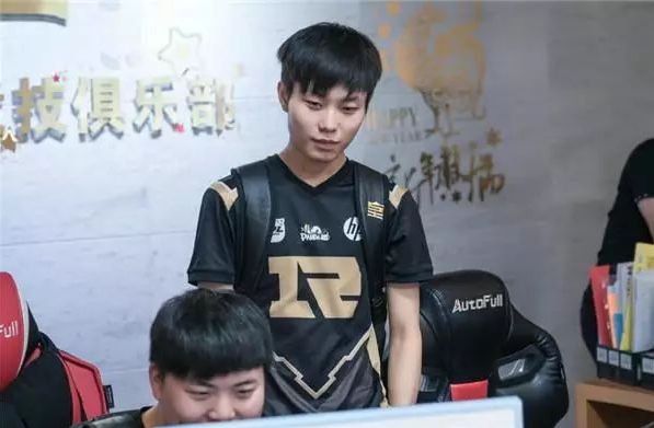 布莱顿签下 布莱顿签下